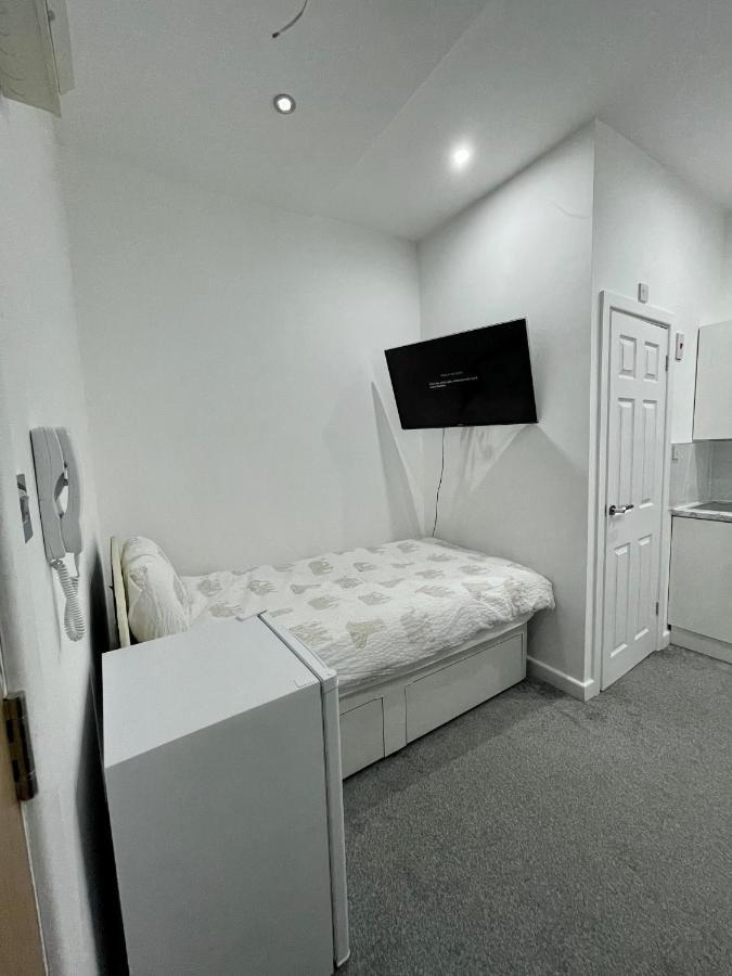 Self Contained Studio In Bham City Centre W Parking Бірмінгем Екстер'єр фото